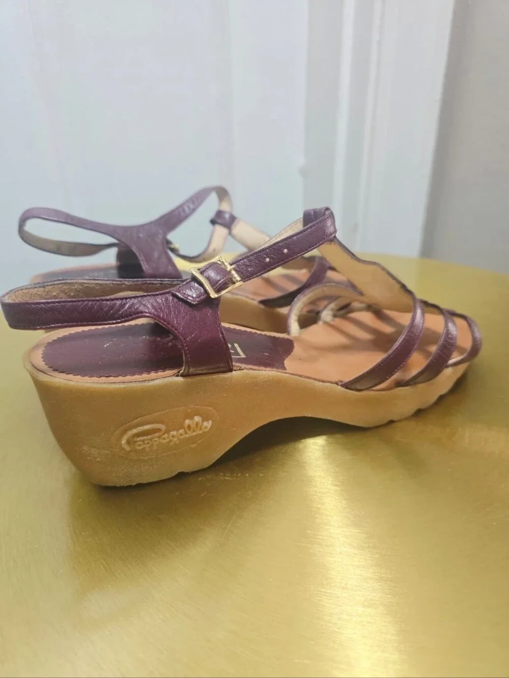 Pappagallo Burgundy Leather Wedge Heels T-strap with Three Horizontal Bands Sz 8